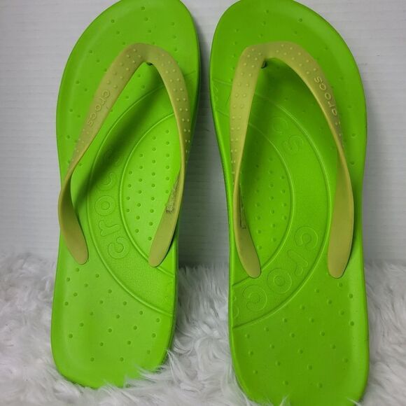 Crocs Chawaii Men's Size 11 Flip Flops Thongs Volt Green Beach Comfort - Picture 9 of 11